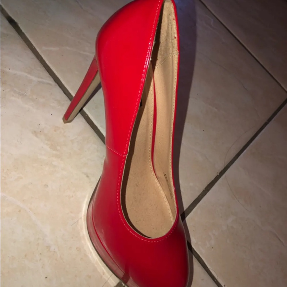 Heels - Picture 2 of 2
